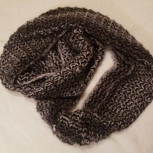 Crocheted infiniti scarf